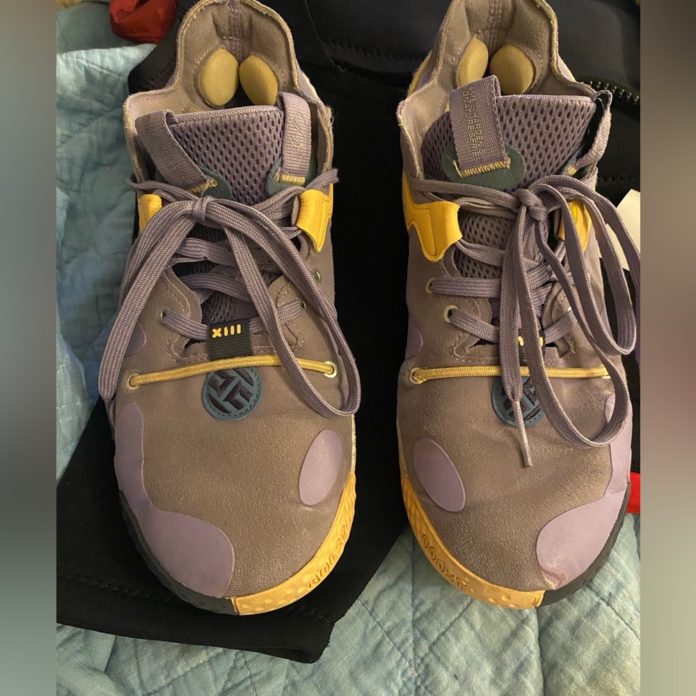 Adidas Harden Volume 6 Size9.5